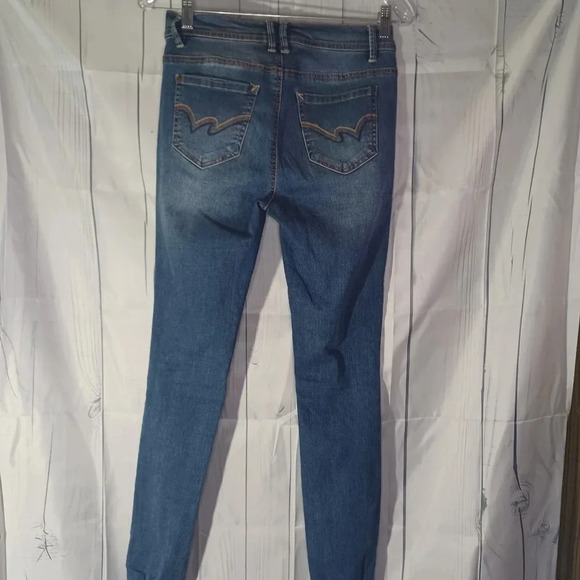 Wallflower Distressed The Flirty Curvy high rise skinny jeans - Picture 8 of 11
